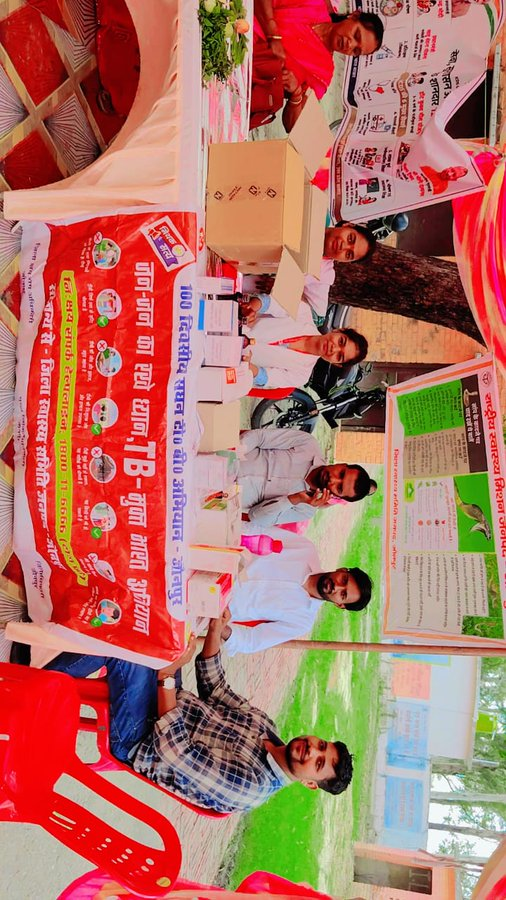 ntep_UP's tweet photo. #TBMuktBharat जन चौपाल ग्राम पंचायत नोनारा रामपुरजौनपुर के अंतर्गत माननीय विधायक Dr. RK Patel जी द्वारा टीबी के मरीजों को पोषण पोटली वितरित किया @AmitGhoshIAS @moansadhana @TBHDJ @nhm_up @TbDivision @khpt4change https://t.co/P3CiMyHptZ
