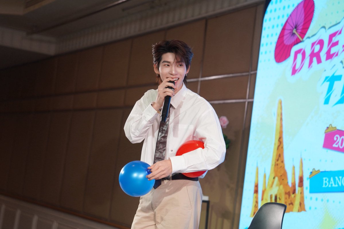DomundiTV's tweet photo. ขอขอบคุณ “YUHENG” ที่ให้เกียรติ “ตี๋ตี๋” @twnpich ได้มาร่วมกิจกรรมงานในวันนี้นะคะ 🥰

ขอขอบคุณแฟน ๆ ทุกคนที่มาเจอกัน รวมถึงแฟน ๆ ที่ส่งกำลังใจมาให้ตี๋ตี๋ด้วยนะคะ 🫶🏻✨️

#YUHENGxTeeTee https://t.co/POXKX8EAqN