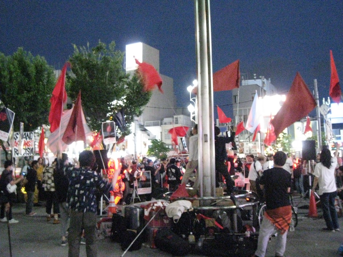 nkhpn's tweet photo. 路哲！高円寺！！！BASSの人がカオスを取り戻したいといってた。その通り！嬉しくなりました。抗うって生活者の唯一の抵抗だと思い出しました。大切。 https://t.co/3eDhPHlKsg