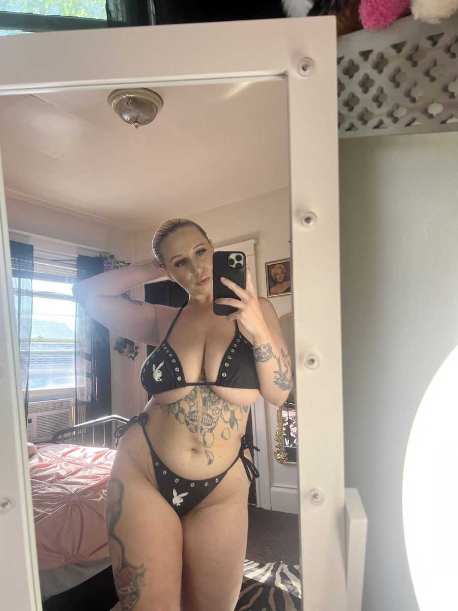 caitlinzmodel's tweet photo. Summertime 🤪💦 https://t.co/xpMRFrPD8N