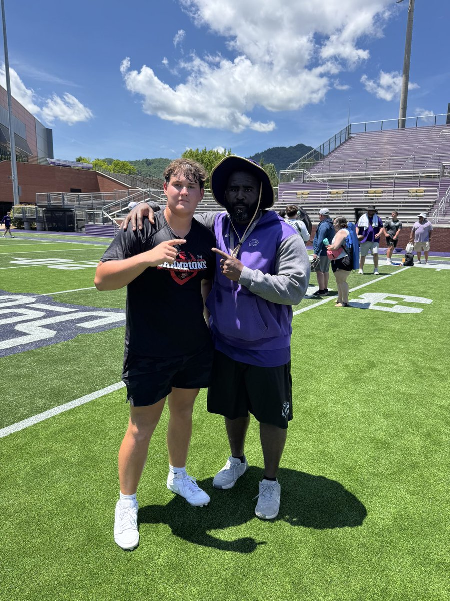 LandonPuck99's tweet photo. I had a great camp yesterday at @CatamountsFB. I learned a lot about getting up the field on pass rush with @coach_mikewelch and @CoachTyPhillips. Thank you for having me. #gocats

@CoachMobbs @CoachDickey_12 
@coach_fowler63 @JaxCoRecruitsFB 
@CoachDaniels06 @NEGARecruits https://t.co/rALwnQRNQt