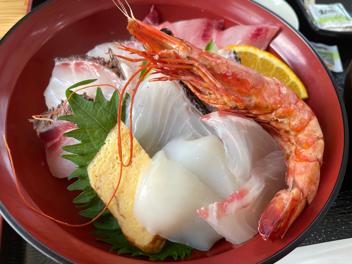 rivipimaru's tweet photo. 海鮮丼久しぶりに食べた( ´ڡ`*   ) https://t.co/3Uj8LKxA2i