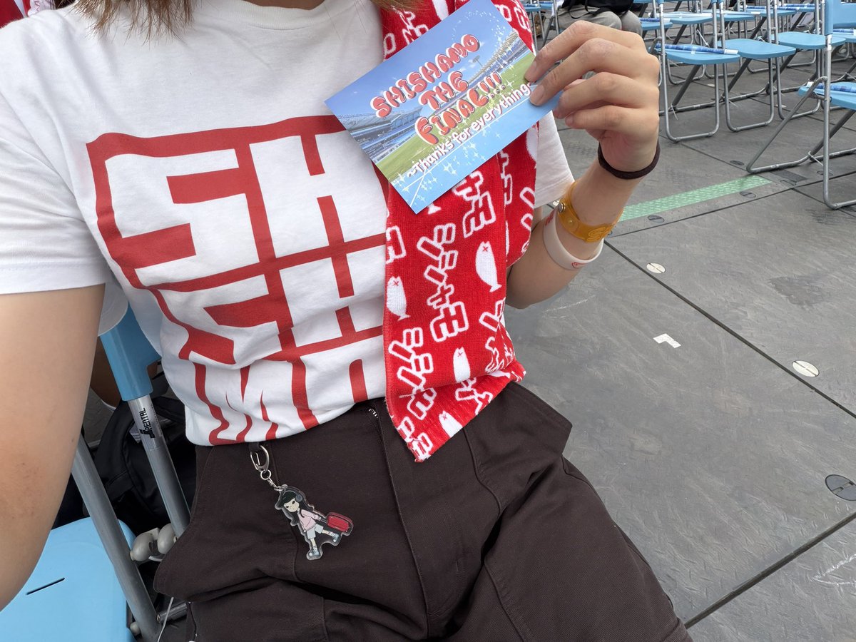 moca1317's tweet photo. 無事ラストはロゴTで見届けました😭
本当に最後３人揃ってる姿が見れて嬉しかったけど悲しかった
川崎まで見届けにきてよかった！本当に幸せで大切な時間をありがとう！
わたしの青春を作ってくれて、彩ってくれて本当にありがとう大好き！！
本当に好きになってよかった、ありがとうSHISHAMO😭 https://t.co/WZiOieOVzH