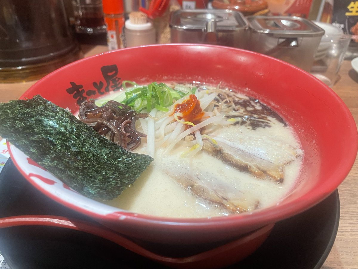 thiso29943's tweet photo. #夜日記　#らーめんまこと屋 #サウナ 
・サウナで外気浴しようと椅子に座ったら後ろに転がった　全員の注目を浴びる
・久しぶりにまこと屋へ　牛骨らーめんは美味い
・明日から仕事　前にブログで日曜日の憂鬱を書いたけどまさにそんな気分 https://t.co/xnaXIMpc4d