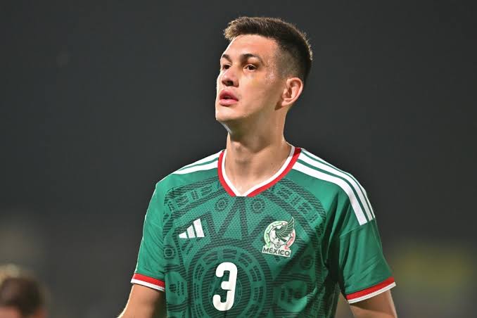 zonarussa's tweet photo. 🇲🇽👀 O Cruz Azul está seriamente interessado em César Montes.

O clube observou de perto o capitão da seleção mexicana durante a Copa do Mundo e prepara uma proposta ao Lokomotiv Moscou após o torneio.

O zagueiro de 29 anos está no radar da equipe há bastante tempo. https://t.co/EoliOi7OrM