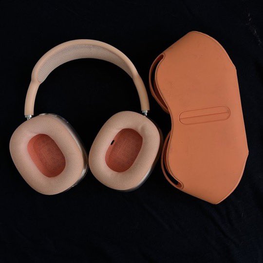 redsprink's tweet photo. WTS Airpods Max Apple usb C
good condition 
pemakaian pribadi
with smart case
full include
bisa cod
📍Jakarta https://t.co/ocApZR0gJp