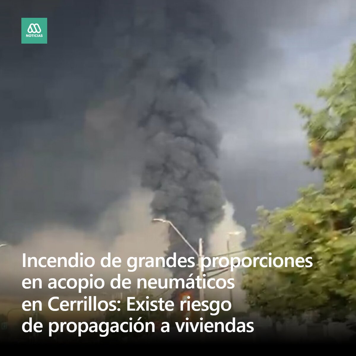 meganoticiascl's tweet photo. Un incendio de grandes proporciones afecta desde las 05:30 horas de este domingo a un recinto ubicado en calle Piloto Acevedo con Transversal. https://t.co/mKThtBYsDN