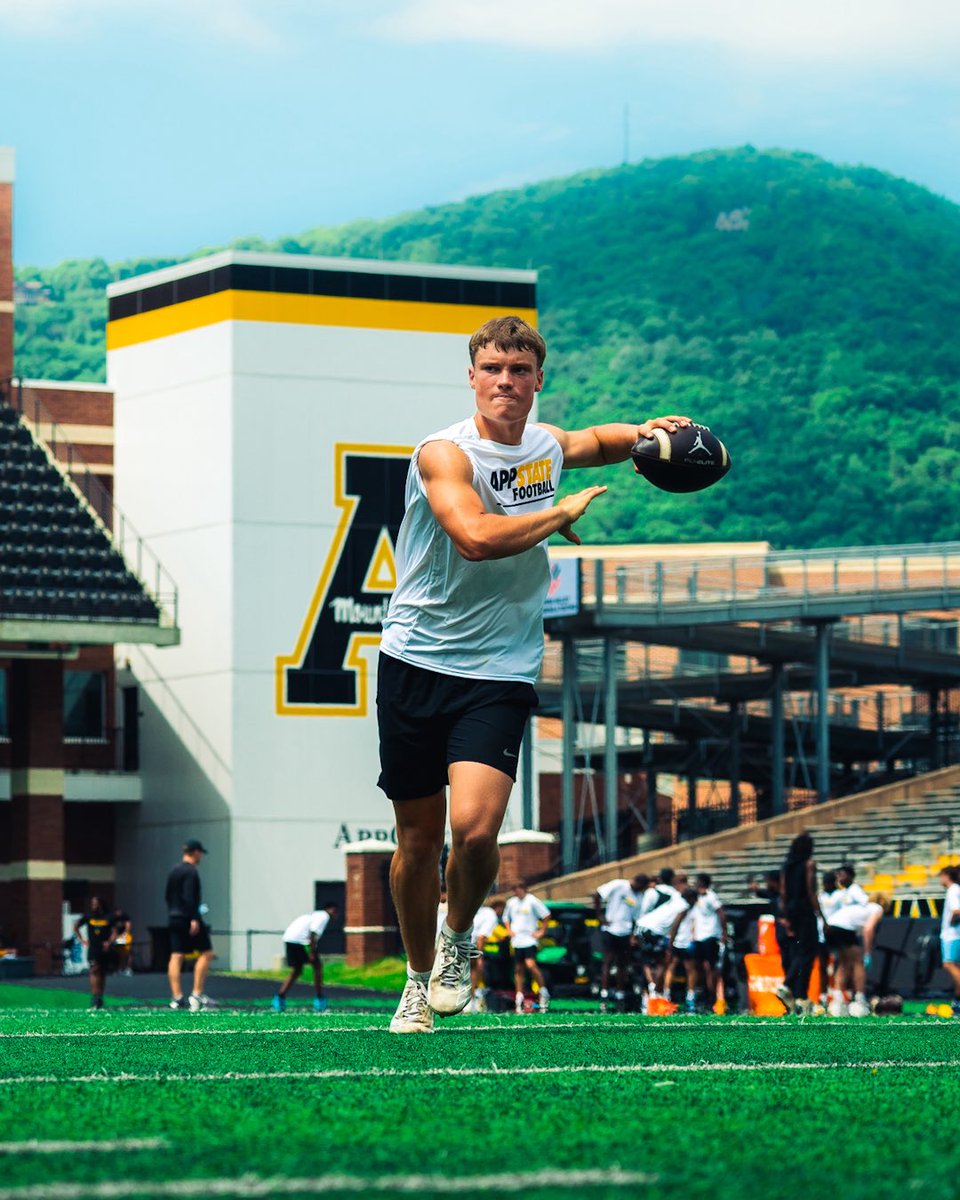Diondraecampbe2's tweet photo. 🚨 CAMPBELL 5 STAR TOUR SPOTLIGHT 🚨

2029 QB Liam Marks (@LiamM_CO2029)

6’2” | 185 lbs | 4.0 GPA | 4.69 Weighted GPA

Liam continues to impress with his arm talent, accuracy, coachability, and leadership. His recent evaluation at Appalachian State highlighted the work he continues to put in both on and off the field.

More importantly, Liam is focused, driven, hardworking, and leads by example. The type of young man coaches want in their program and teammates want to follow.

No promises. Only opportunities for those who are willing to work.

Let’s get to work.

@LiamM_CO2029
@donnieburchfiel @CoachFscott18 @coachdicunto @ERHSFB @Andrew_Ivins @Andy_Villamarzo @ChadSimmons_ @TomLoy247 @OS_ChrisHays @PrepRedzoneFL @rileywatkins0 @CoachSDeMeo @DrewDudzik @DrewSwinney5 @Clements_TJC @Coach_K2 @tyhaines16 @Dowell_Loggains @CoachRyanPugh 

#Campbell5StarRecruiting #Campbell5StarTour #ClassOf2029 #QBDevelopment #EastRidgeFootball

https://t.co/lZlyUQp3zy