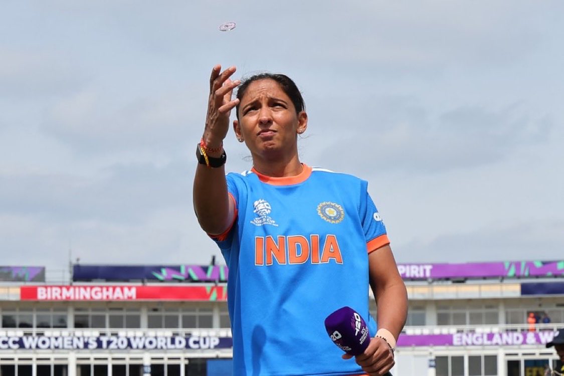 a2zcric's tweet photo. 🚨 Toss 🚨

#TeamIndia have won the toss and elected to bat in our 1️⃣st match of the #T20WorldCup 

Playing XI for the match🔥

#T20WorldCup #CricketLive 
#IndianCricket #Womenscricket #CricketTwitter #CricketFeed #womensT20WorldCup @a2zcric @BCCIWomen #HarmanpreetKaur https://t.co/xc69svWnQd