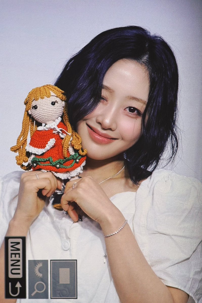 YVES_BRASIL's tweet photo. Yves durante o evento de fansign de hoje.

cr: chperry 
#YVES #이브 #NAIL @Yves___official https://t.co/ZCanwR7J6R