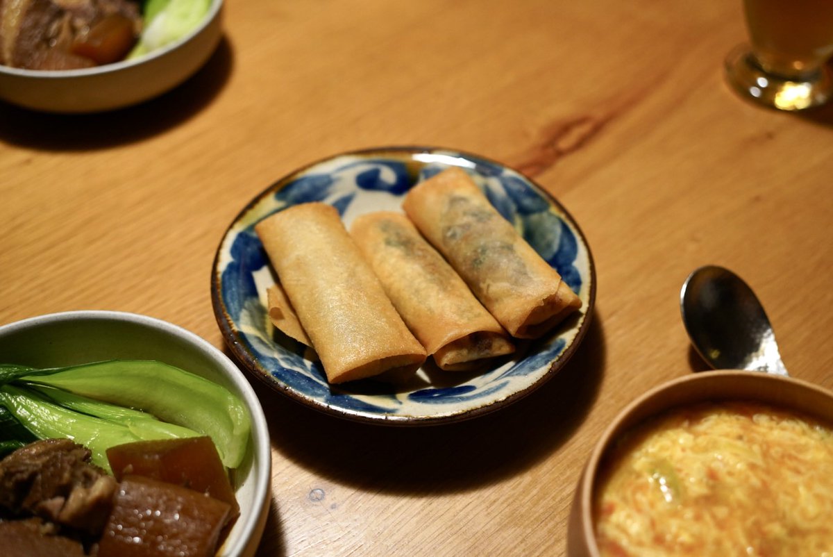 29ousay's tweet photo. 豚の角煮、香港春巻き、トマトと卵の中華スープ。いただきます。 https://t.co/wW9p4lYFfb