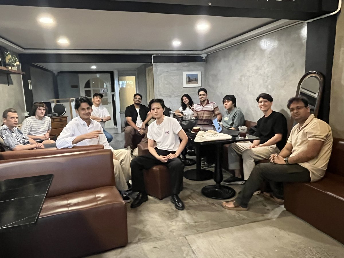 naw_bie206's tweet photo. Hosted my first AI Meetup in Bangkok today.

Really grateful to everyone who joined and spent their Sunday morning with us.

Students, builders, founders, and professionals all in one room sharing ideas and experiences.

On to the next one https://t.co/8malVWJOS1