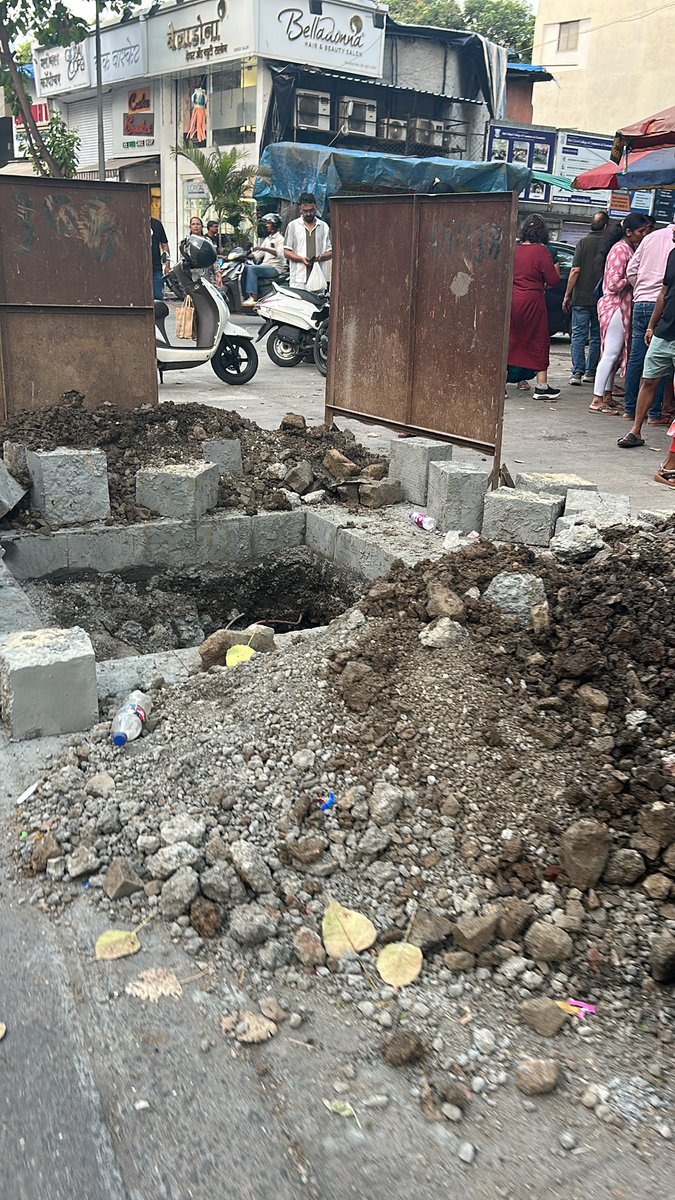 FelixDominicRo1's tweet photo. @mybmcWardKE @Adani_Elec_Mum @MurjiPatel_ Can u please explain why road has been dugged up near axis bank Nagardas road near Narayan sandwich 200 mts from BMC office.. Road was done concert just 2 months ago.. https://t.co/AnIQFeeo2b