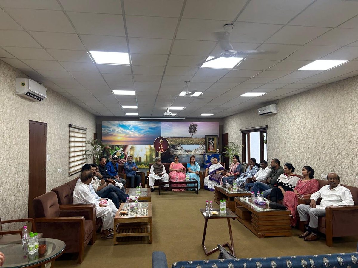 ANI's tweet photo. Rebel TMC MPs met Union Minister and BJP leader Bhupender Yadav at his residence, in Delhi today. 

(Source: TMC rebel MP) https://t.co/jynO6HJ0XO