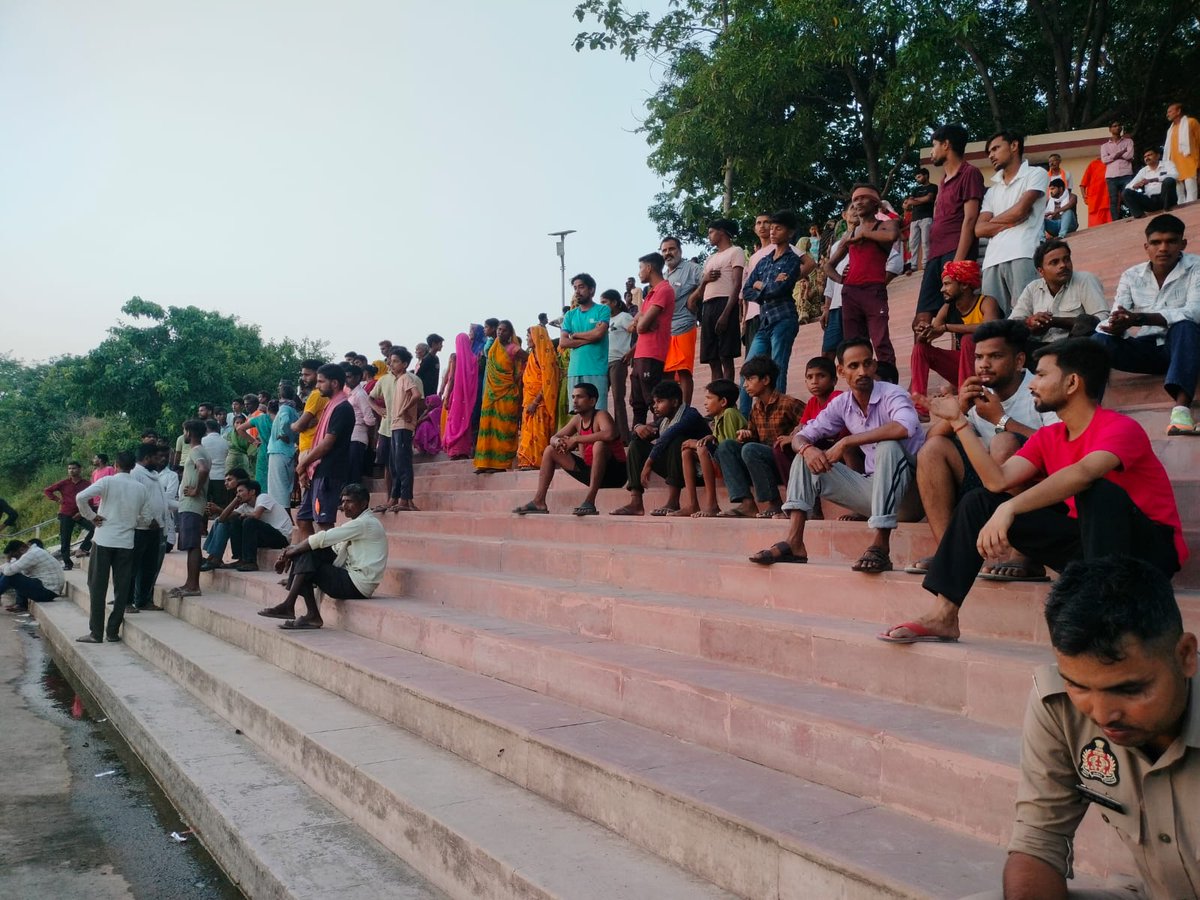 NareshguptaR's tweet photo. गोमती नदी में युवक के डूबने से मचा हड़कंप, 30 घंटे बाद भी नहीं मिला सुराग बालेश्वर महादेव धाम में भागवत कथा सुनने आया था युवक, सीतापुर सिधौली के अटरिया थाना क्षेत्र का प्रकरण@Uppolice @sitapurpolice @myogiadityanath @dm_sitapur @dgpup @adgzonelucknow @UPGovt https://t.co/PZqwnGDq9U