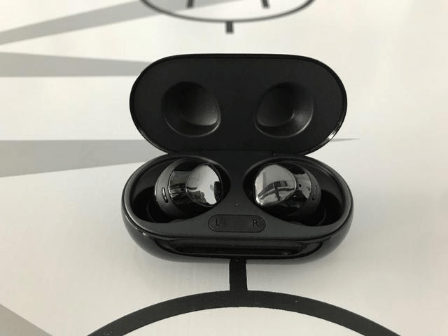 power_lightning's tweet photo. Just unboxed my new wireless earbuds—they look sleek u0026 sound even better! No more messy wires, perfect for my morning runs  #UnboxingDay https://t.co/BjhsydC9YQ