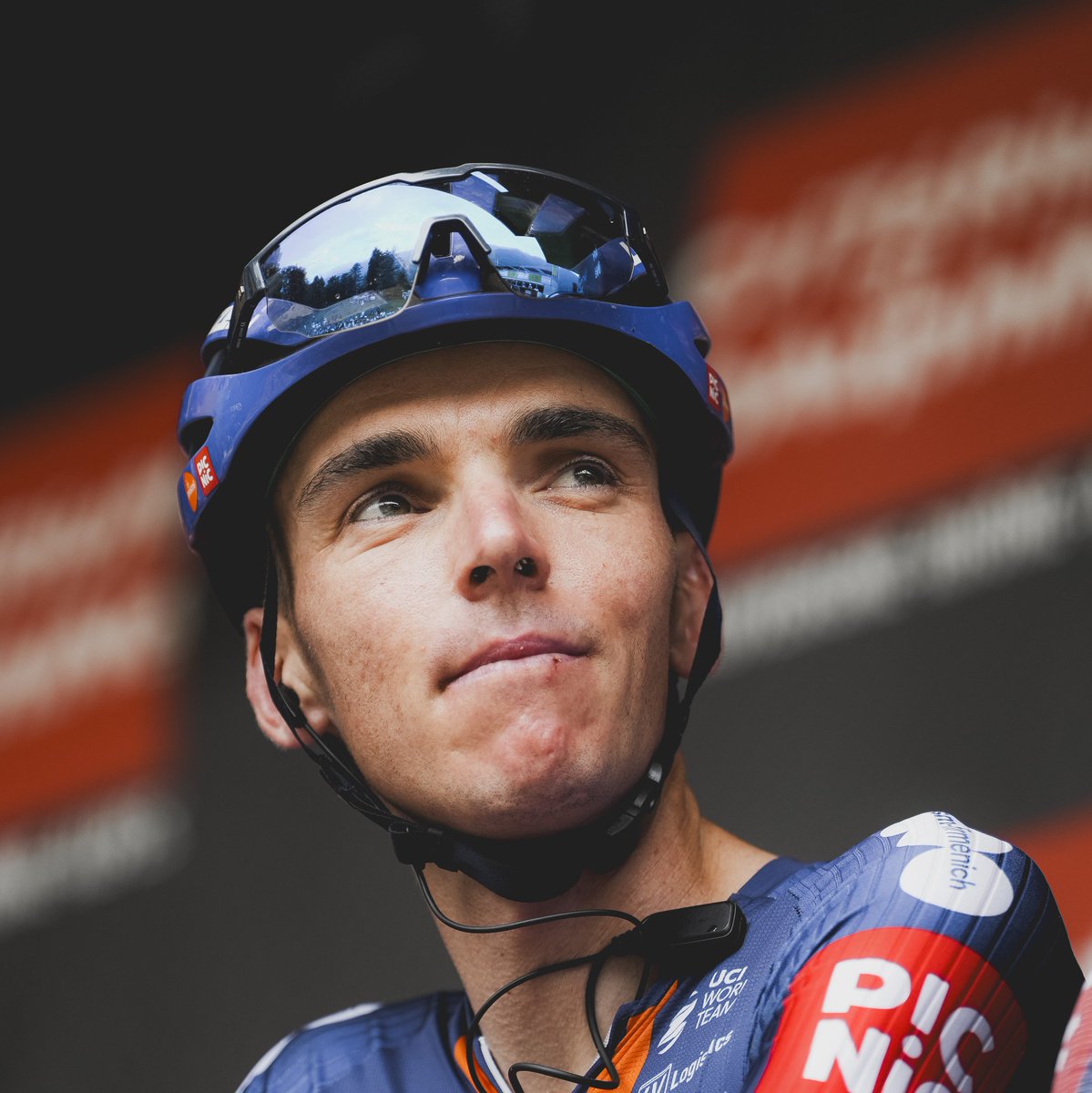 LeGruppetto's tweet photo. Selon l'Équipe, Romain Bardet va prochainement intégrer l'encadrement de Decathlon CMA CGM, effectuant son retour dans la structure. L'Auvergnat "devrait endosser des responsabilités à la tête du projet sportif".

📷 ASO https://t.co/B3eDNqZvmP
