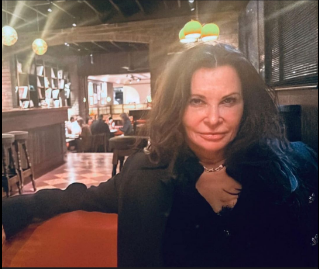 FBadler's tweet photo. Al pub
#JaneBadler https://t.co/lXmwQKw7aF