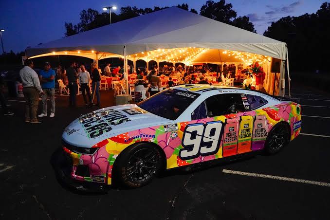 Whooostring's tweet photo. @elpatogalindo @NASCAR @jccasco @somos_FOX @elpatogalindo Este es el mejor auto de Daniel para mi. https://t.co/aMJdJ5pGYN