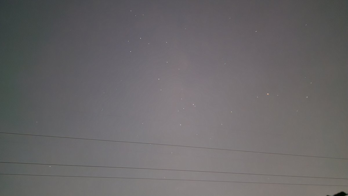 tanipopon's tweet photo. 今夜は晴れてるので星が綺麗に見える。星空が綺麗な夜だ。
最初の星空はさそり座と射手座。
2枚目の星空はわし座
#星空 
#さそり座 #わし座
#いて座 https://t.co/4c1hWE1xMK