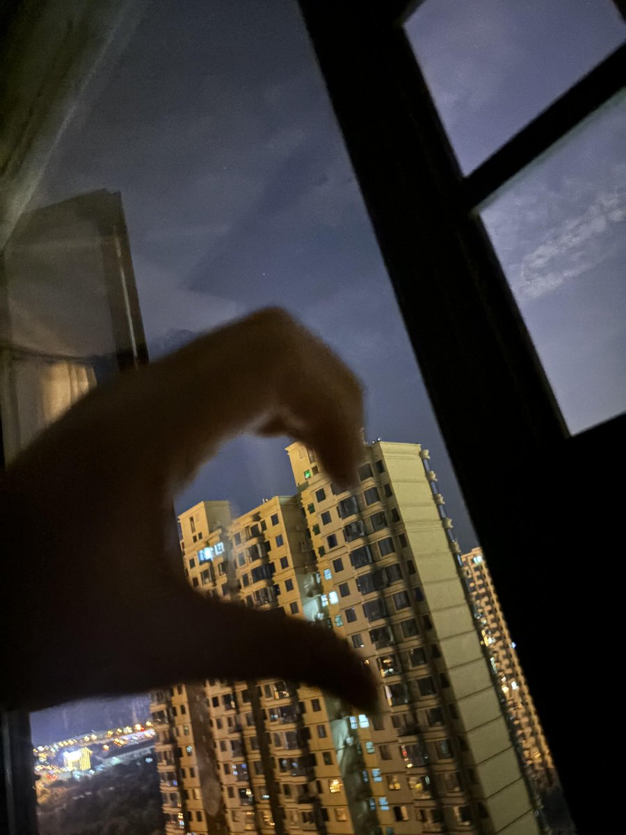 Chealsysu's tweet photo. 夜のこの瞬間、とても幸せです😊 https://t.co/ujMjc4LyYU