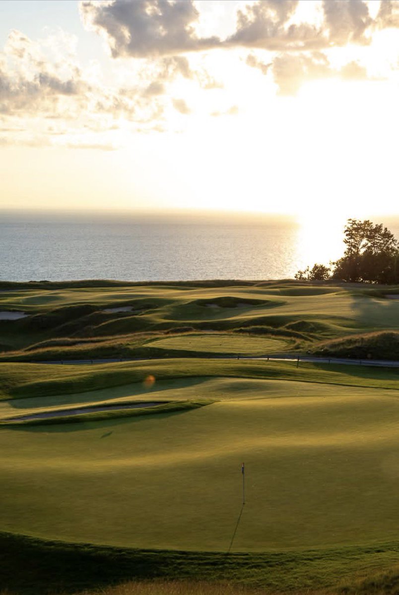 joepohlen's tweet photo. Arcadia Bluffs Golf Course last night. 

Pure Michigan https://t.co/iWwjeSDxXj