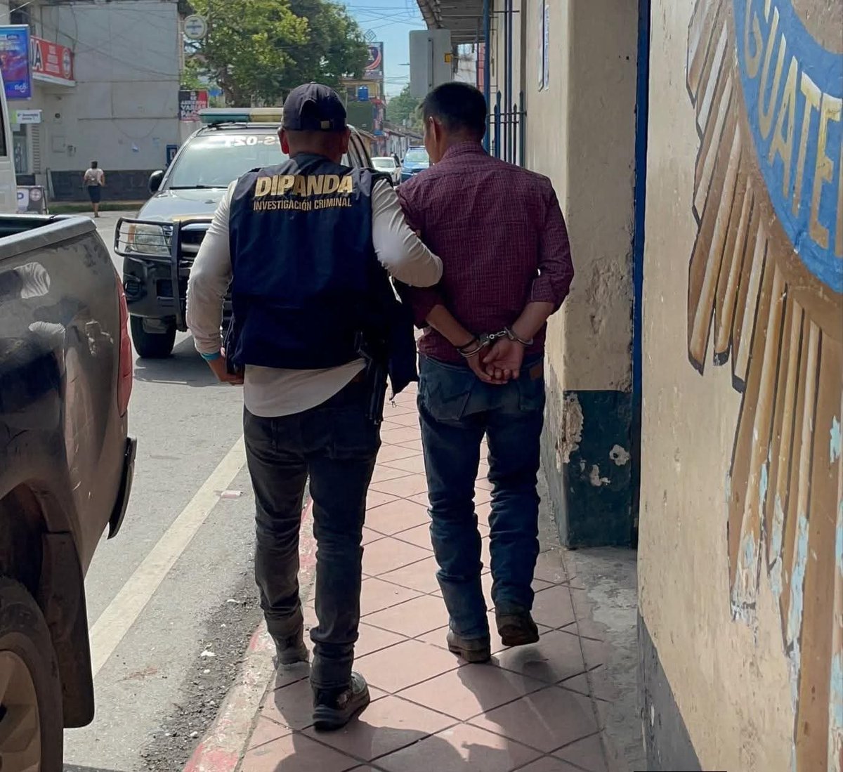 sincensuraGua's tweet photo. #AltaVerapaz #Coban
🚨UN HOMBRE FUE CAPTURADO EN LA CIUDAD DE COBÁN
Los investigadores de #DIPANDA, en la Ciudad de Cobán, Alta Verapaz, reportaron la detención de un hombre identificado como Juan, de 43 años de edad, sindicado del delito de viọla_ción. https://t.co/yVQVkeAmuB