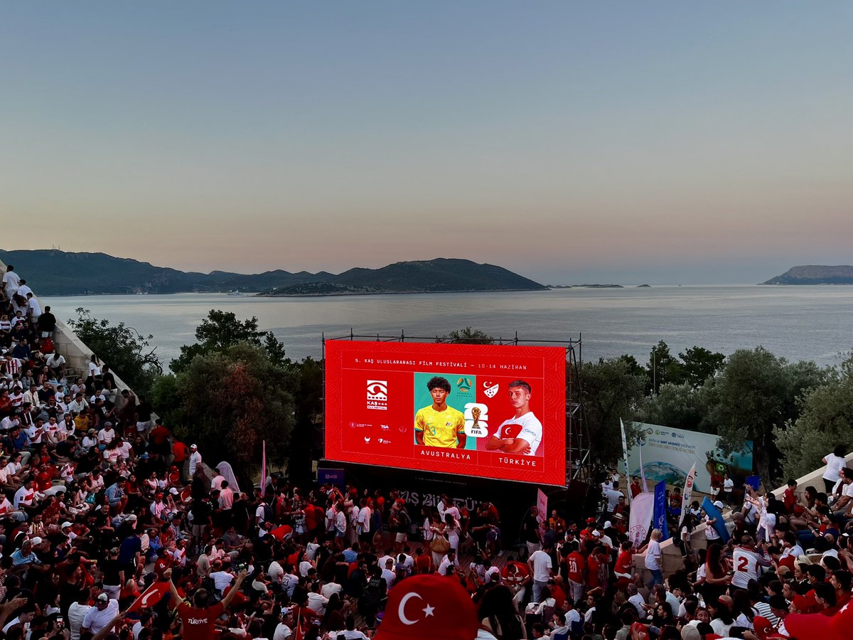 ervakaraca's tweet photo. Likya’nın 2000 yıllık taşlarına yaslanıp milli takımı izlediğimiz unutulmaz bir gün doğumuydu

#BizimÇocuklar 
#MilliTakım https://t.co/oXiFvYB5SE