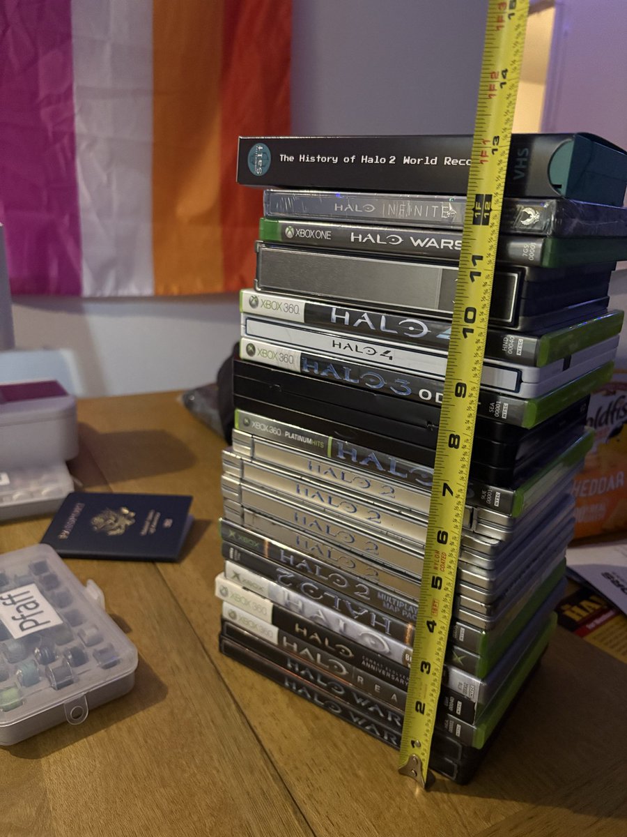 awesomehalo2fan's tweet photo. 13 inches makes me qualified to talk about halo https://t.co/MPrx81JZXh