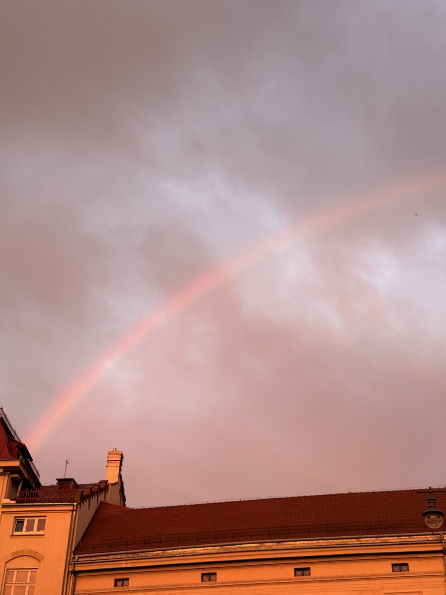 zuhaoting's tweet photo. kolejna podwójna tęcza w tym miesiącu!! (ale na pierwszym zdjęciu zdążyła zaniknąć) https://t.co/3rVio8AJRv