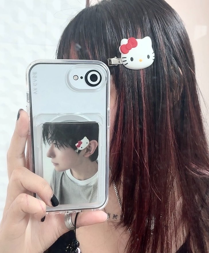 yaoiushi's tweet photo. troquei o meu 16e pelo 15 azulzinho em homenagem a ele <3 https://t.co/dJ6bsR9w7Z