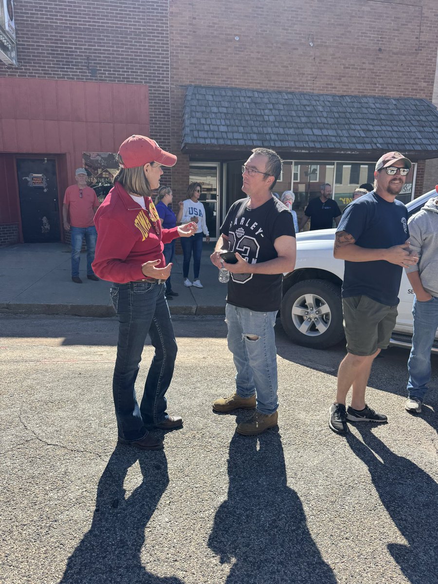 IAGovernor's tweet photo. @IowaHSEM and @iowadot are mobilizing resources to assist with recovery.

Thank you to the Local Emergency Managers, elected officials and volunteers for all their work responding to this disaster. https://t.co/BCj3v5i1QK