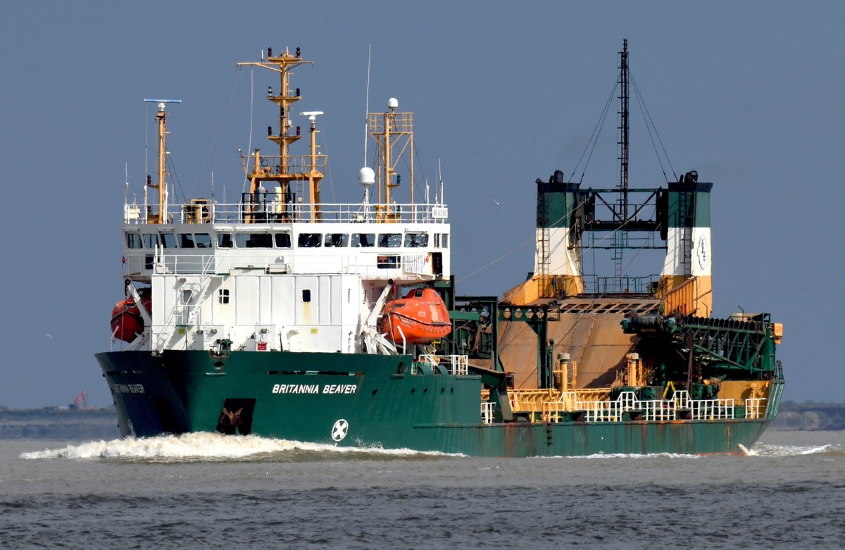 FraserG32883664's tweet photo. Dredger Britannia Beaver built 1991, low in the water with her cargo of aggregate. #HopperDredgers #Dredgers #Dredger #HopperDredger #Maritime #Shipping #MarineAggregateDredger #AggBusiness #AggregatesNews #ShipsInPics #Shipspotting #Ship #WorkingRiver #RiverThames #Thames https://t.co/2RSkz3NF4R