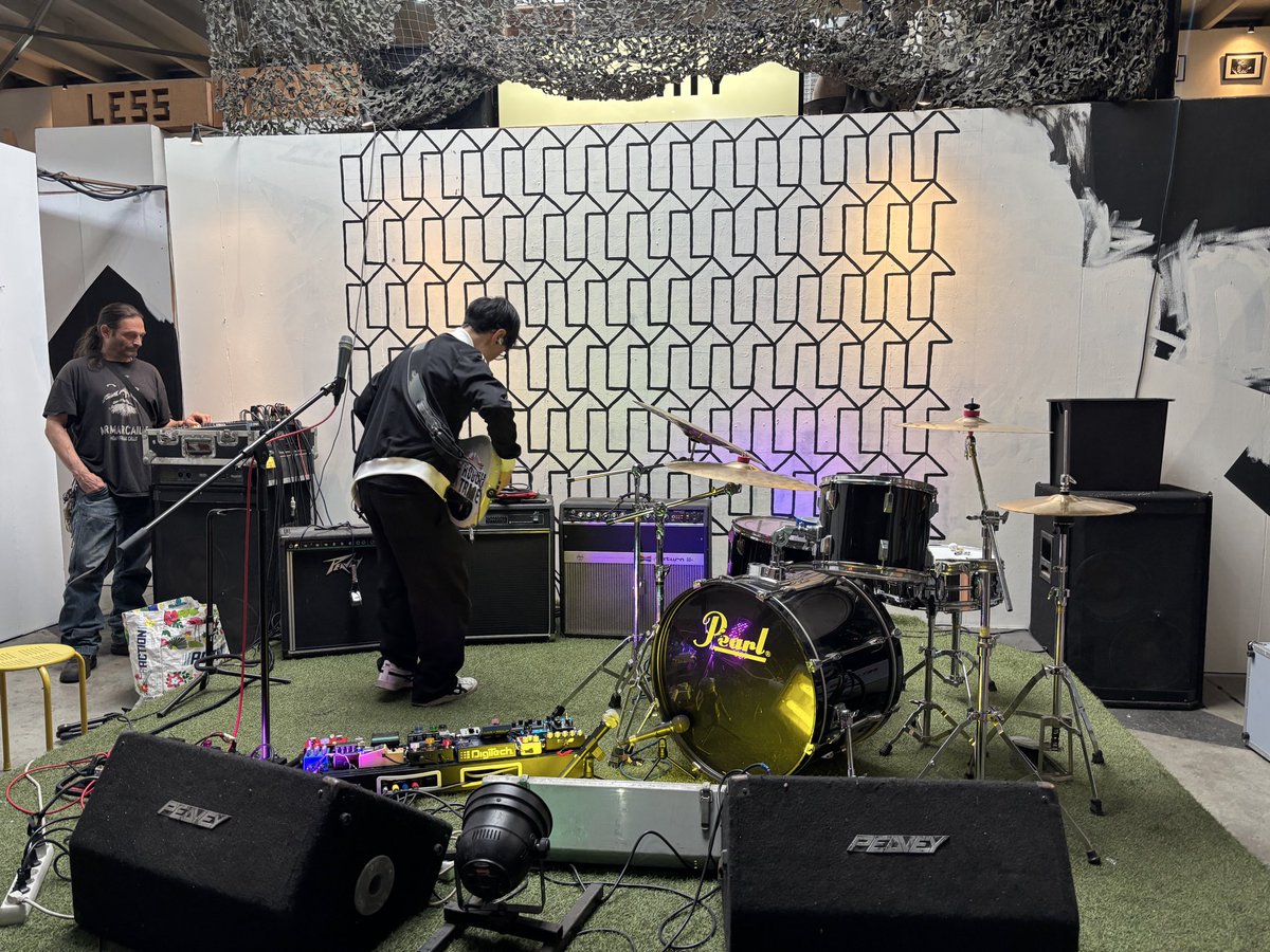 plasticbeat's tweet photo. 今日はここ。
DS17  Dordrecht, オランダ🇳🇱
オーナーさん自身がアーティスト。
そちらのアトリエで。

We’re here tonight!!!
DS17 in Dordrecht, Dordrecht 🇳🇱
The owner is an artist themselves, and tonight’s performance is taking place in their studio. https://t.co/zQWmIQUiIq