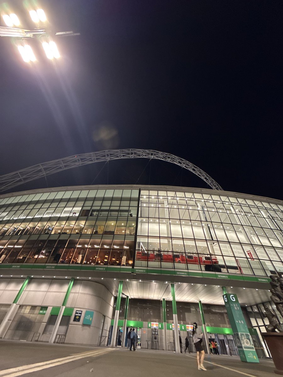 ghostcookies13's tweet photo. sat here for an hour after the show in disbelief. oh wembley how ive waited for you https://t.co/JBqyNRKlKg
