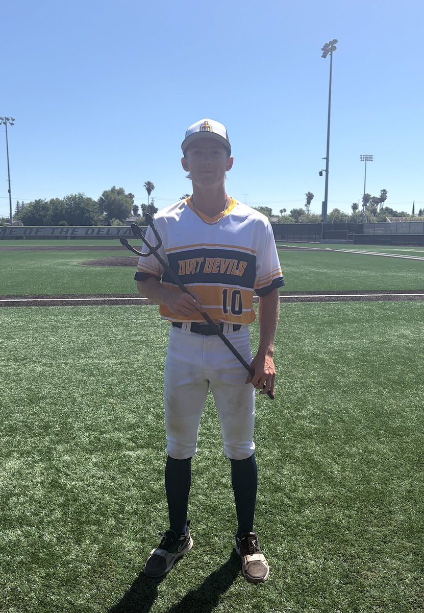 FiveToolCA's tweet photo. F: @Calidirtdevils 2027 10, Admirals National Upperclass 4 
PoG: @aidan_witt 3-4, RBI, 2R https://t.co/7vfwL7fyrK