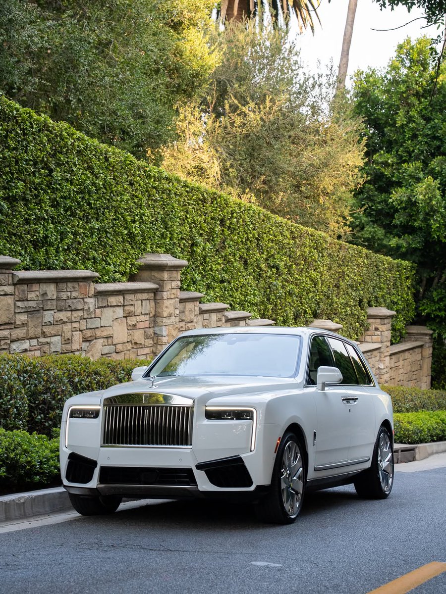 nocarcontext's tweet photo. Rolls-Royce Cullinan Series II 🤍🤍 https://t.co/8tuwYbc3oE