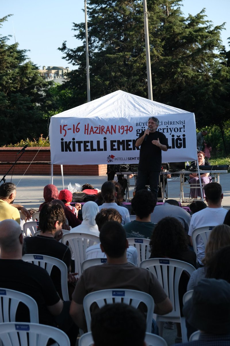 istanbul_tkp's tweet photo. Mahallemizdeki çocuklarımızın katılımıyla kurulan Çocuk Koromuz ilk kez sahneye çıktı.

Müzisyen Sevgican Dalga ve Deniz Dalga'ya güzel sesleri ve ezgileriyle bugün bizimle oldukları için teşekkür ederiz. https://t.co/mXdf2a26wE