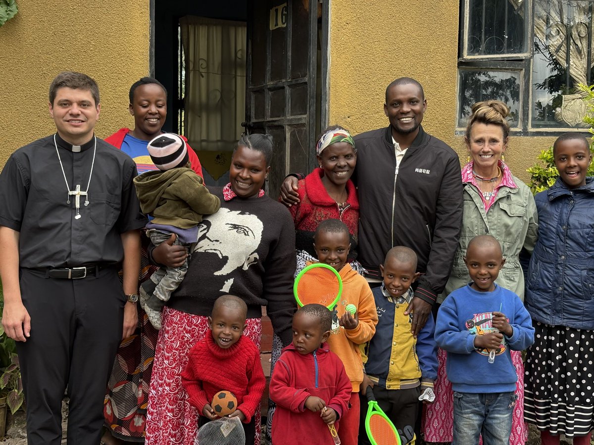 ProjectRehema's tweet photo. Kelli Solsma, President of Project Rehema, and her son, Fr. Alex Solsma, are in Tanzania visiting our families. Today, they also visited Mama Babu, Mama Rosie, and Bibi Safina in the village of Monduli Juu. https://t.co/yoDxgKo7Sp