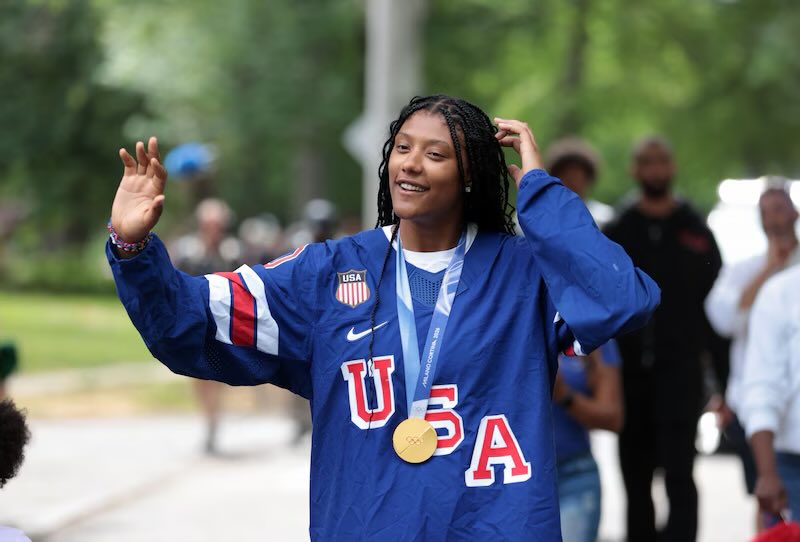 clevelanddotcom's tweet photo. Cleveland Heights native Laila Edwards was honored during the city’s Dream Big Parade on Sunday, where June 14 was officially proclaimed Laila Edwards Day. 🏅🏒

Pictures: Joshua Gunter, https://t.co/bZO8B8L2qj https://t.co/tXtOrSnjy0