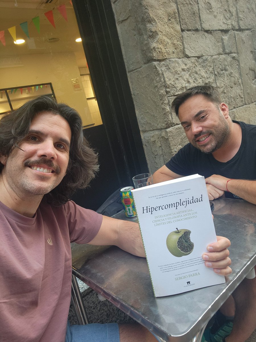 AdrianSussudio's tweet photo. En posesión del último libro de @SergioParra_ https://t.co/GUSFRAuuwJ