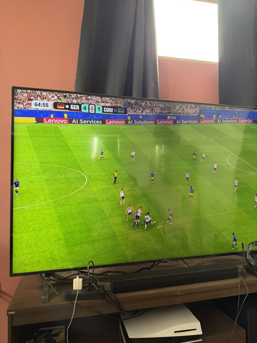 razork356's tweet photo. @JessicaPaulinaV Ayer me desvele jugando porque me acabo de comprar una puta tele de 75’’ y es el único día que puedo jugar no te confundas yo ya cambié estoy montándome una empresa https://t.co/e42ZpKplue