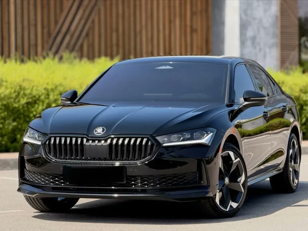 nocarcontext's tweet photo. SKODA SUPERB LAUREN &amp; KLEMENT 🖤🖤 https://t.co/maAY0G3ZME