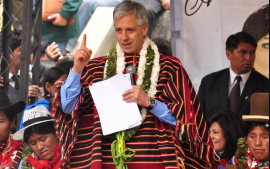 oxigeno_bo's tweet photo. GARCÍA LINERA DICE QUE “YA NO ES POSIBLE UNA BOLIVIA SIN LOS ‘INDIOS’" Y ELLOS DEFINIRÁN “QUIEN NO VA A GOBERNAR”
Leer más 👉 https://t.co/lPh2gbjKbH https://t.co/Hav6ucVaEz