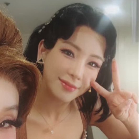 wantsummertea's tweet photo. 브이하면서 볼콕까지 하는 미친 스킬을 보유한
정.선.아. 이러면 여자들 다 죽죠 https://t.co/dRNNJfdrEg