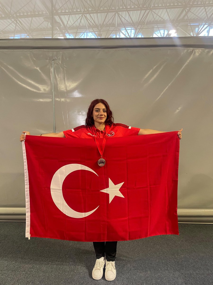 YenisehirMEM's tweet photo. 11-14 Haziran 2026 tarihleri arasında  Slovenya’da yapılan Savate Assaut (Kick boks ) Gençler Avrupa Şampiyonasında İlçemiz Spor Lisesi ögrencisi Sudenaz Karabulut Avrupa 3’üncüsü olmuştur 👏🏻👏🏻👏🏻
@tcmeb @vali_zorluoglu @Yunus__ATAMAN @sadoglu_salih @husamettin_atli https://t.co/uFxFAMIj6e