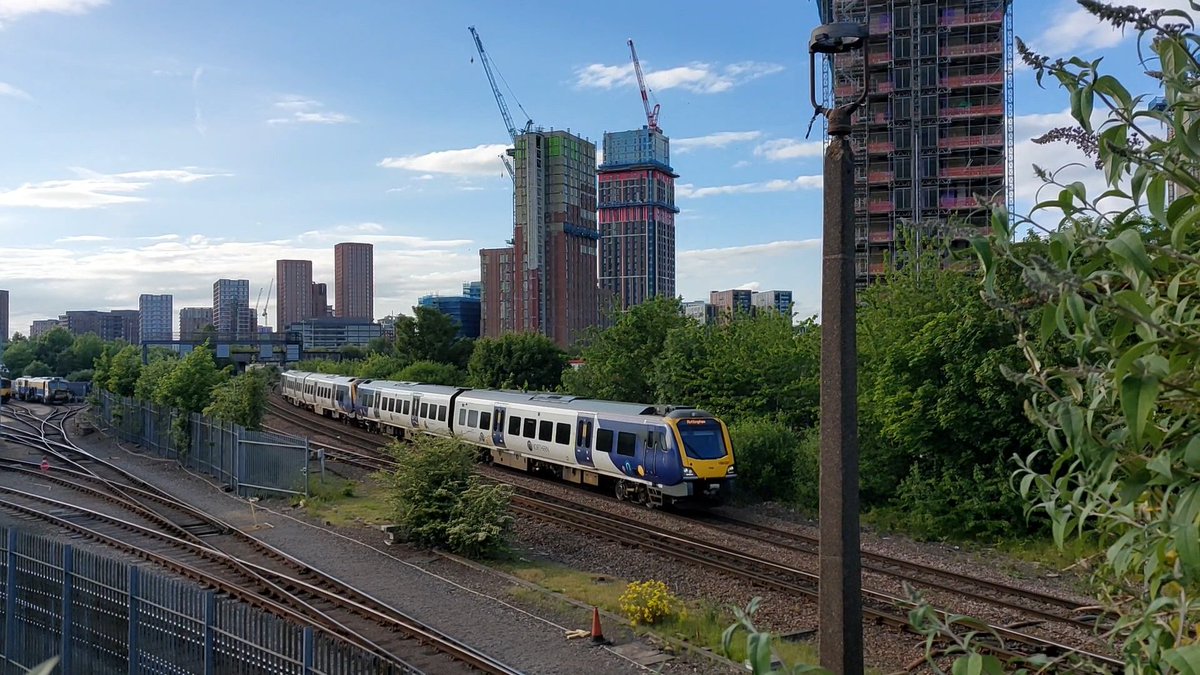 SusanComerie's tweet photo. Well it appears I've been dragged back to this random road bridge 'Nineveh Road' in #Leeds again at what I think is 'Eng Shed & Holbeck Depot Jn' our chariot from #Ilkeston was lovely & quiet @Northern 4-Car 195021 & 195014 & here it heads back to Nottingham again safe travels 👍 https://t.co/OT976xikLK