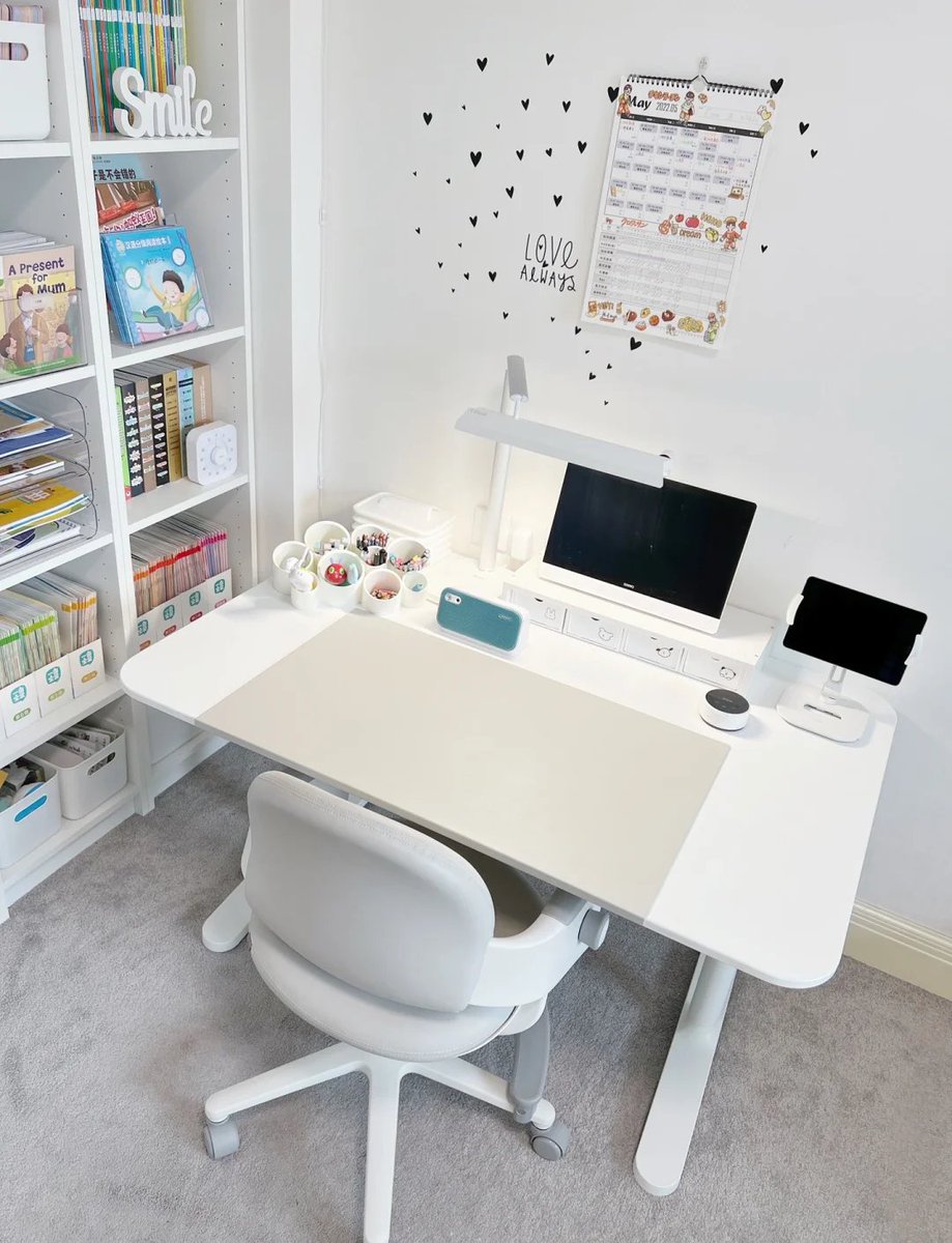 KindredKhan's tweet photo. Transform your desk into a calm productivity zone: tidy cables, add a small plant, and keep only essential items within reach  Boost focus instantly!， https://t.co/43Hhe3y8cR