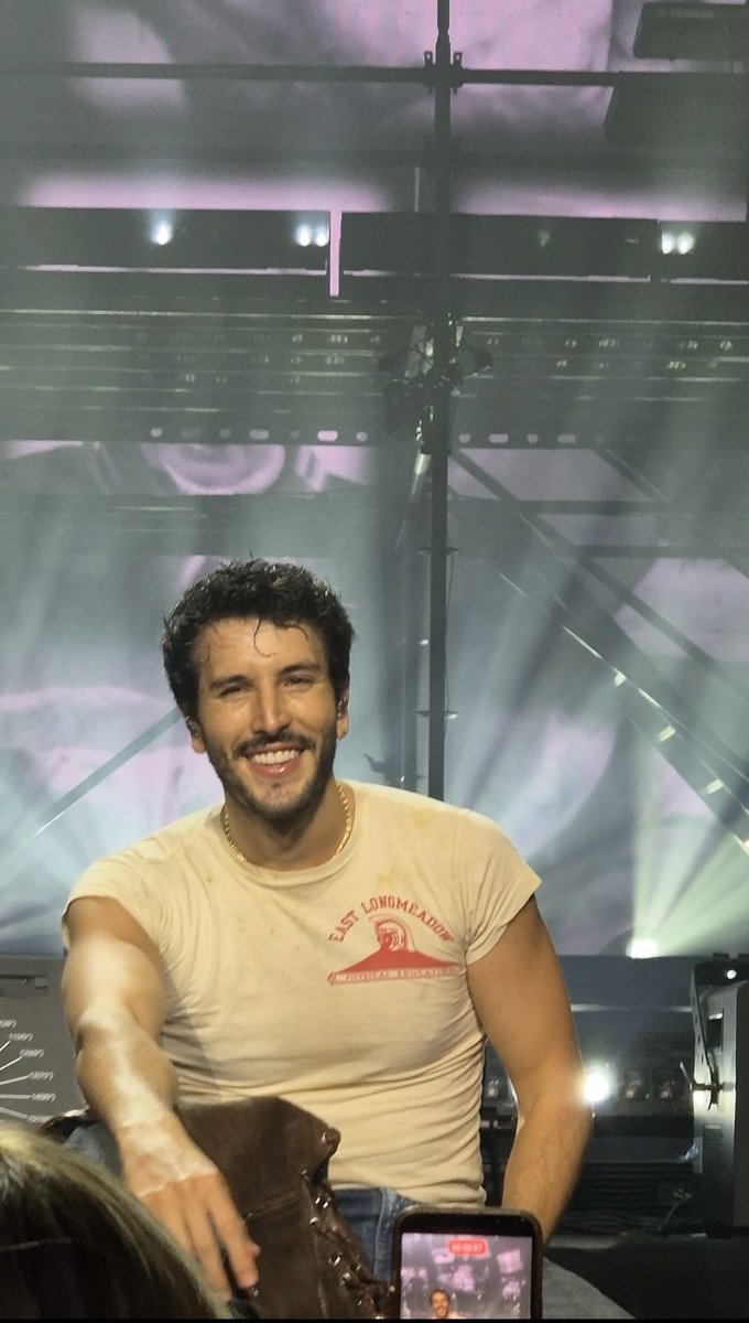 KeylaLeal11's tweet photo. Ayer @SebastianYatra me canto Un Año en mi cara en mi sexto concierto de él ♡... te amo con el alma entera https://t.co/9LDcu1eu4R