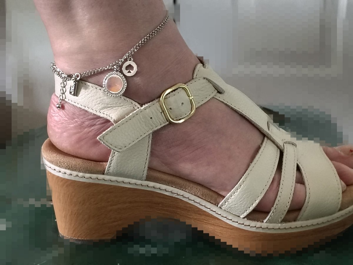 MoodySassy's tweet photo. #summershere 
A close friend/fan took me shopping for my birthday new wedges and bling 
@BigIrishDik777  thank you so much https://t.co/XPAacwQCeF
